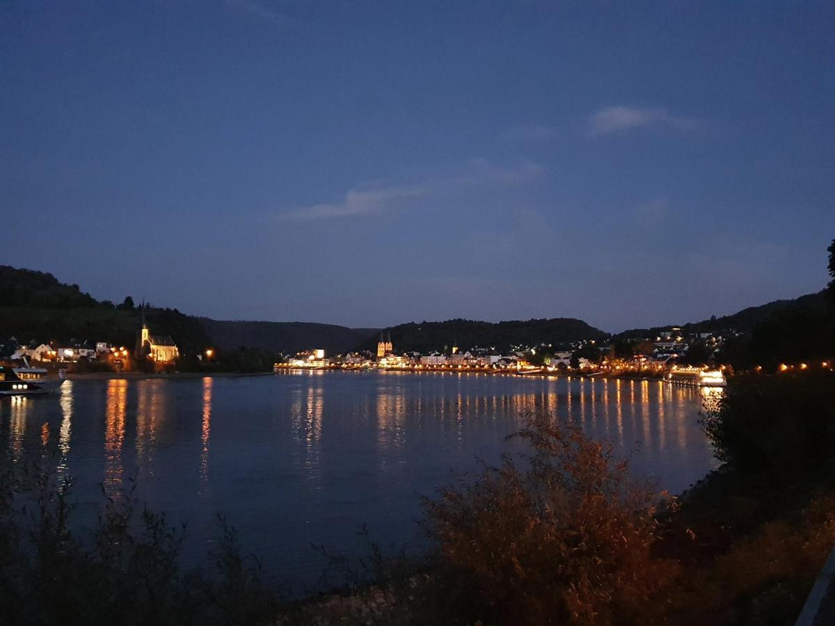 בופארד Grosse Wohnung Mit Rheinblick מראה חיצוני תמונה
