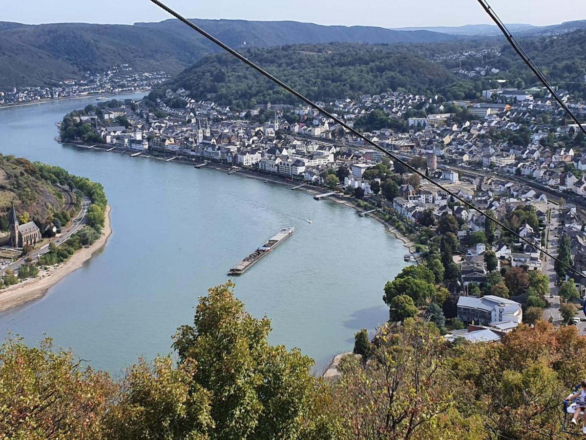 בופארד Grosse Wohnung Mit Rheinblick מראה חיצוני תמונה