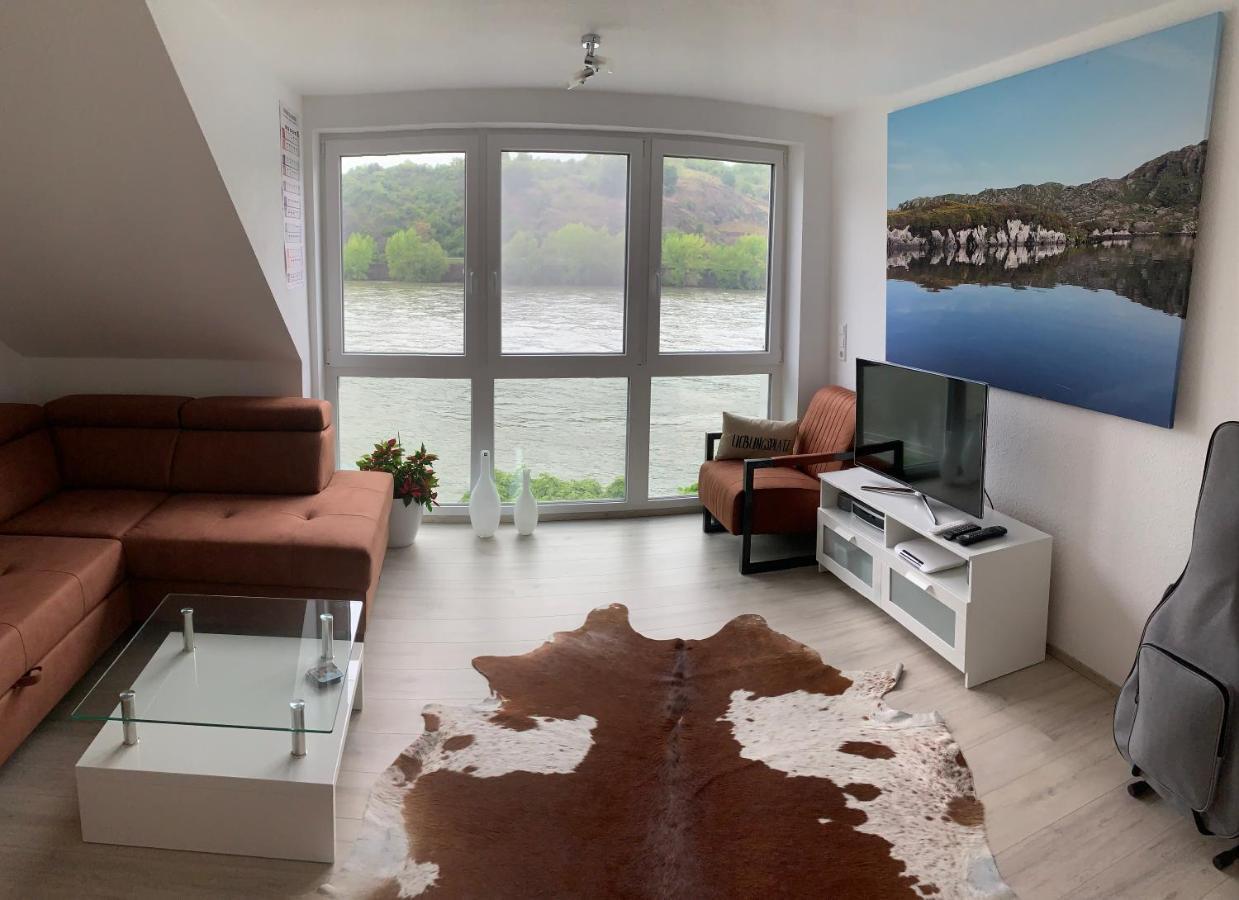 בופארד Grosse Wohnung Mit Rheinblick מראה חיצוני תמונה