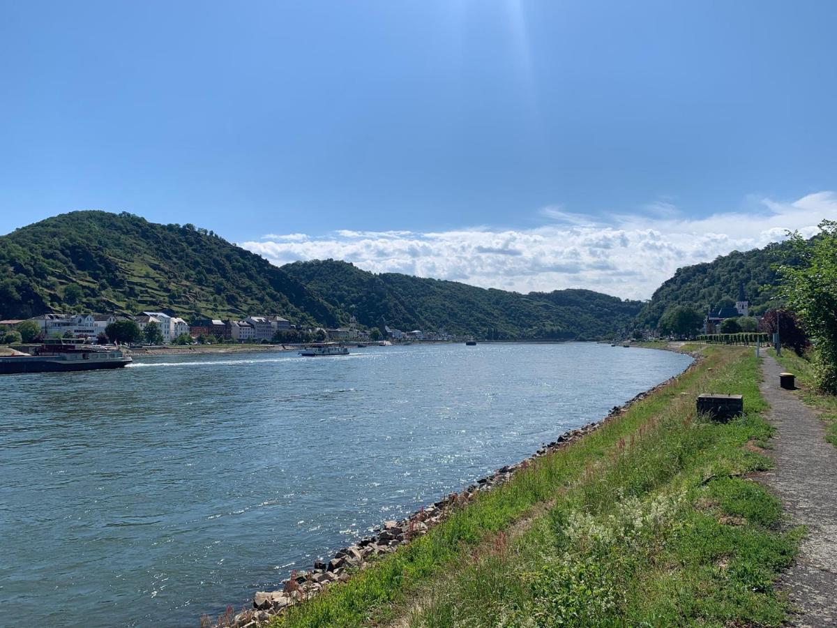 בופארד Grosse Wohnung Mit Rheinblick מראה חיצוני תמונה